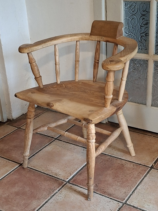 bow elbow chair